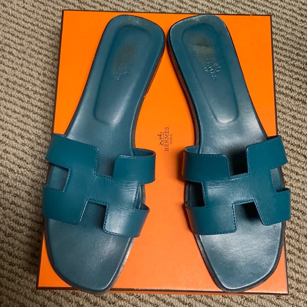 Hermes Oran sandals size 42/ 11/ 12 Preowned. Blue color. Flats
